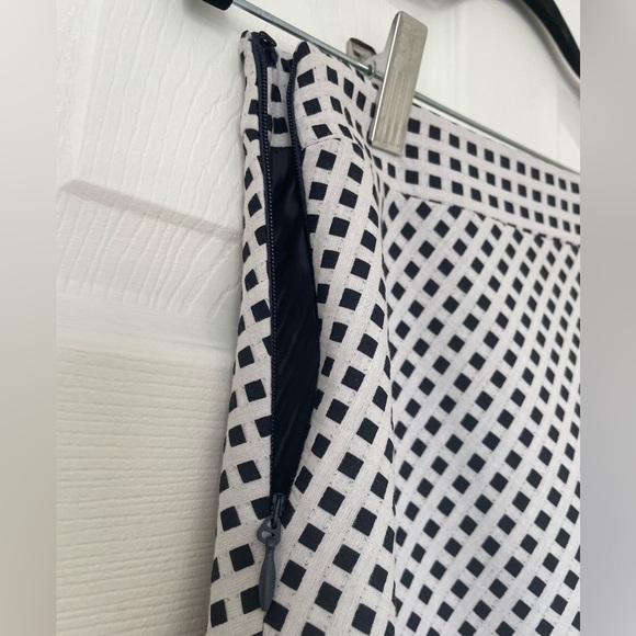 Women’s knee-length Skirt - Picture 3 of 5